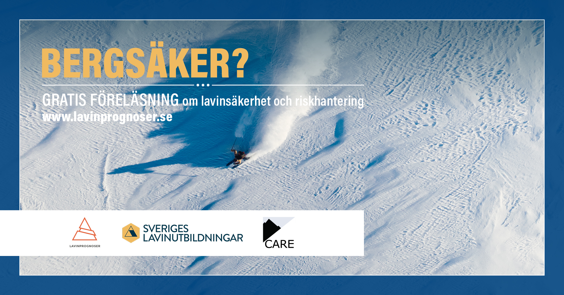 Skidåkare som åker ner för ett snöklätt fjäll. Texten "Bergsäker? Gratis föreläsning om lavinsäkerhet och riskhantering www.lavinprognoser.se" syns på bilden. Man ser även 3 loggor från Lavinprognoser, Sveriges lavinutbildningar och Care längst ner i bilden.